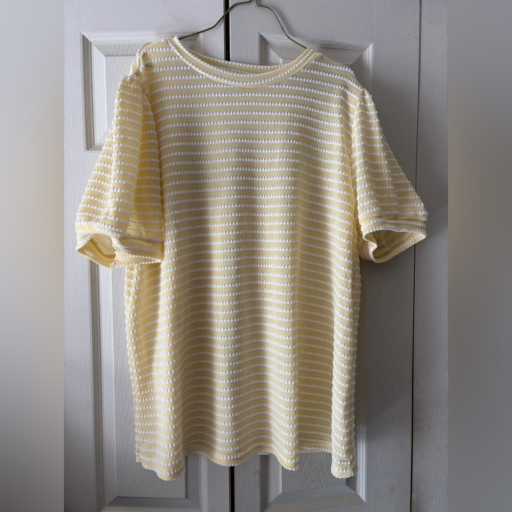 Pretty Yellow and White Striped top size 3x ptp approx 28 inches